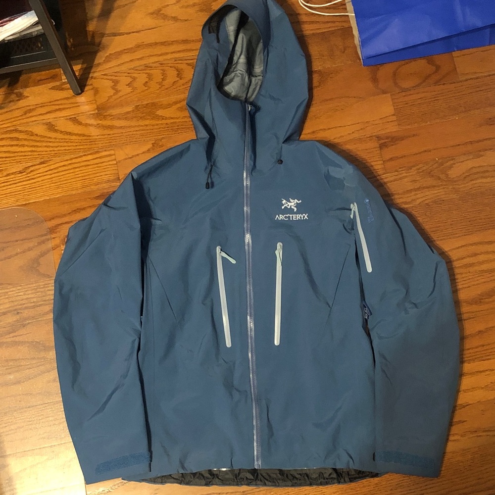 Arc'teryx Men's Deep Blue Performance Jacket